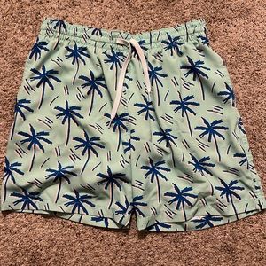 mens size medium chubbies brand swim trunks. has liner & inseam is 7’